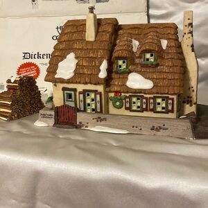 Department 56 “Christmas Carol Cottage” with real Smokey chimney 1996 retired